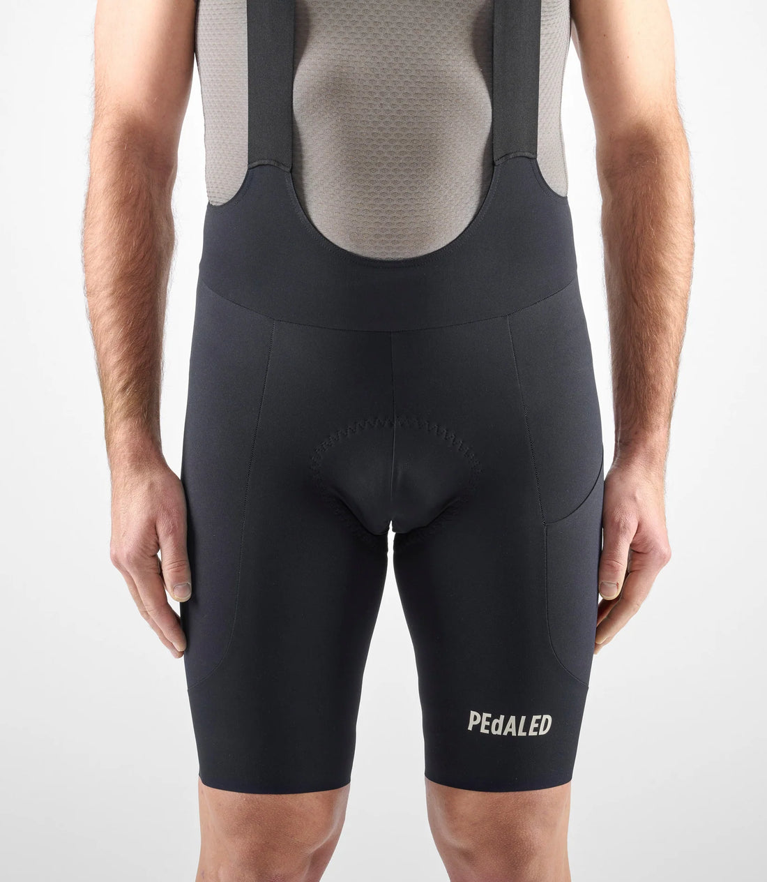 Pedaled Element Lightweight Bib Shorts Trägerhose Black