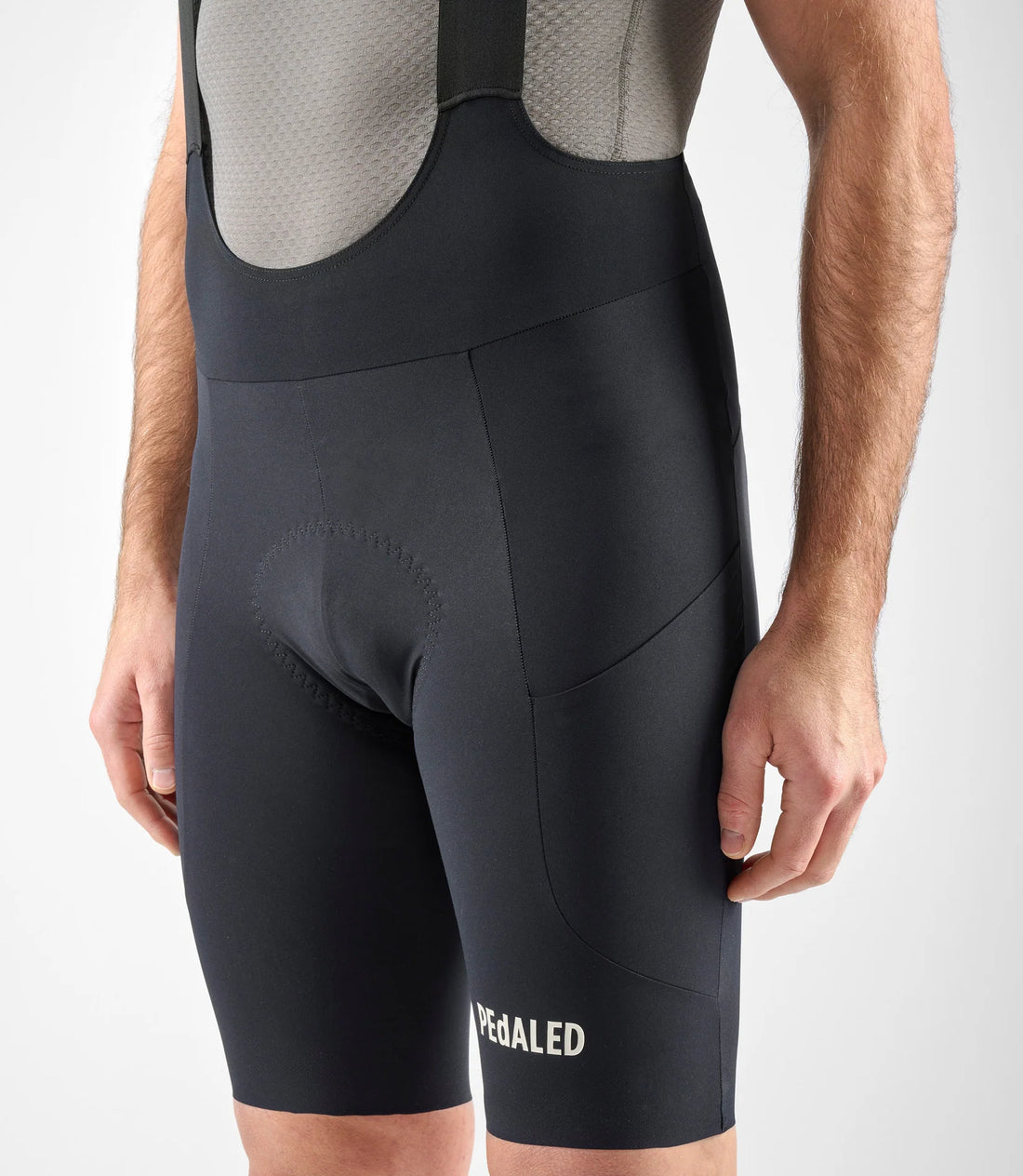 Pedaled Element Lightweight Bib Shorts Trägerhose Black