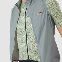 Café du Cycliste Edith Men's Cycling Gilet Windweste Mountain Fog