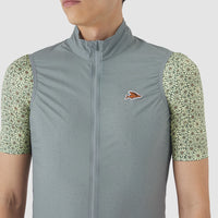 Café du Cycliste Edith Men's Cycling Gilet Windweste Mountain Fog