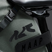 Maap x Apidura Saddle Pack Fahrrad-Satteltasche Loam