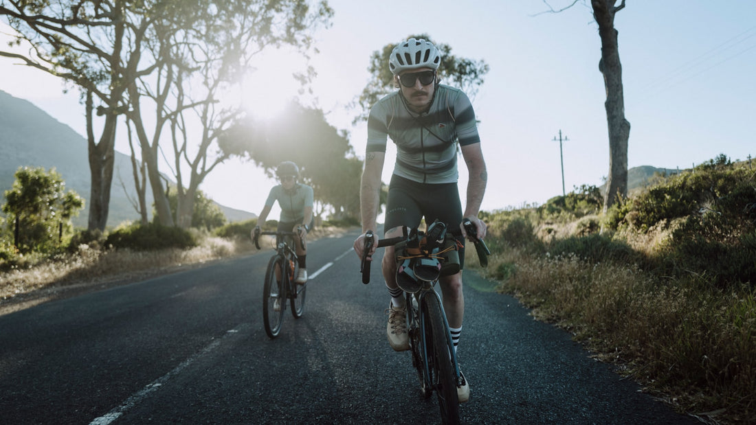 Café du Cycliste Mona Men's Superlight Jersey Radtrikot Anthracite/Agave