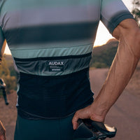 Café du Cycliste Mona Men's Superlight Jersey Radtrikot Anthracite/Agave