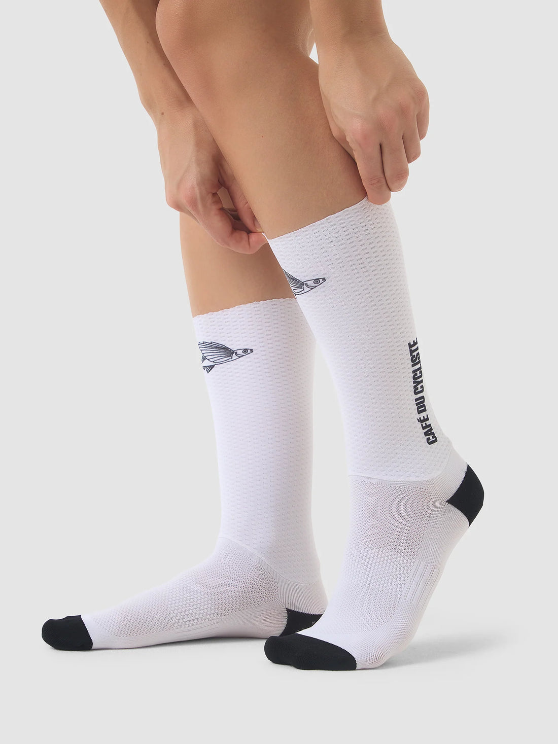 Café du Cycliste Aero Socks Aero Radsocken Flying Fish White
