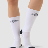 Café du Cycliste Aero Socks Aero Radsocken Flying Fish White