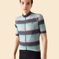 Café du Cycliste Mona Men's Superlight Jersey Radtrikot Anthracite/Agave