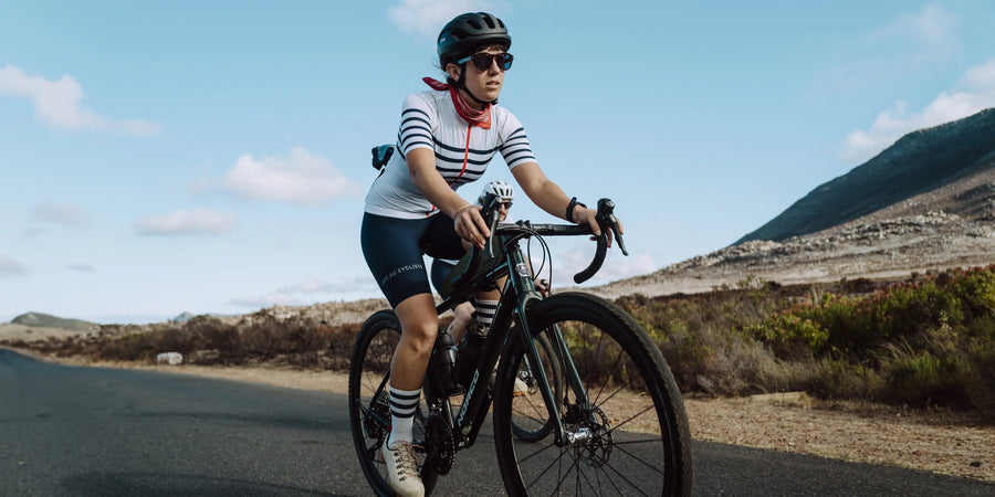 Café du Cycliste Unisex Carré de Soie Silk Scarf Halstuch aus Seide Rot