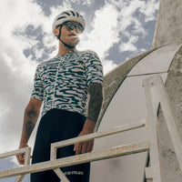 Café du Cycliste Men's Superlight Jersey Laurette Radtrikot Stars / Dark Sea