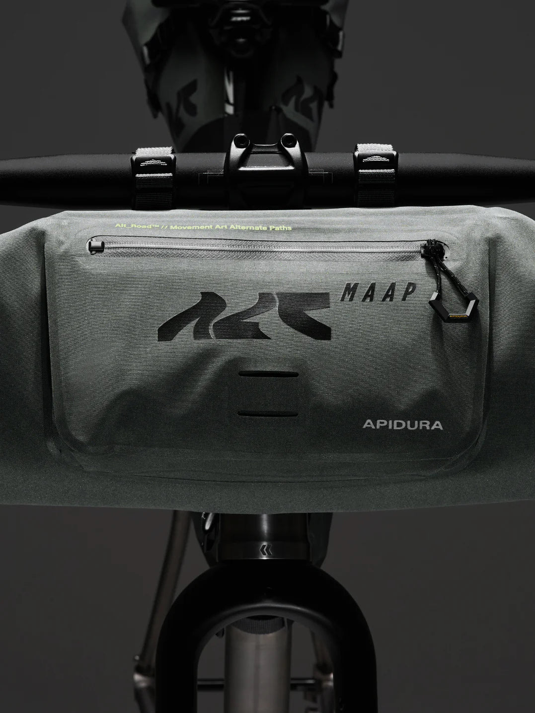 Maap x Apidura Handlebar Pack Fahrrad-Lenkertasche Loam