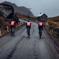 Café du Cycliste Maya Unisex Insulated Packable Cycling Gilet Winter Fahrradweste Neon Pink