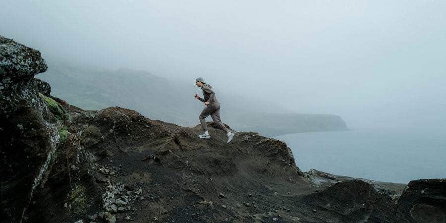 Café du Cycliste Thelma Men's Polartec Hoodie Carob