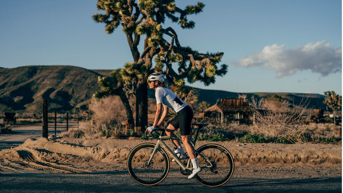 Café du Cycliste Francine Maglia da ciclismo da donna di peso medio bianca