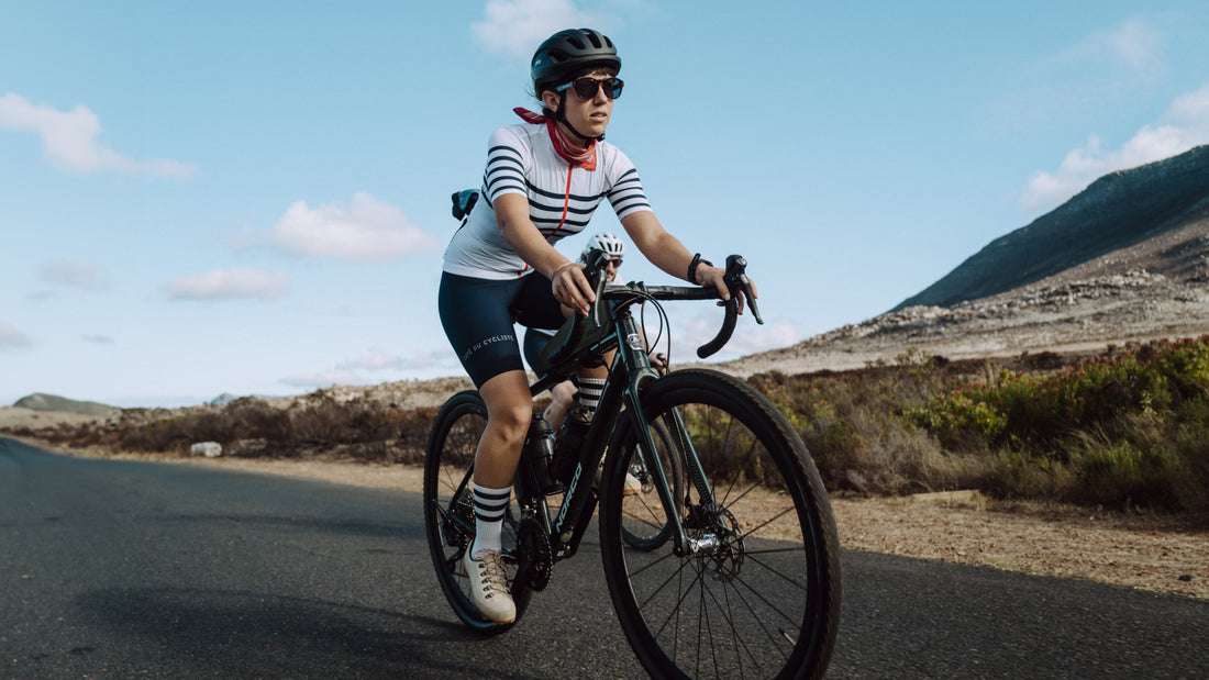 Maglia da ciclismo Café du Cycliste Mona da donna Superlight Audax bianca classica